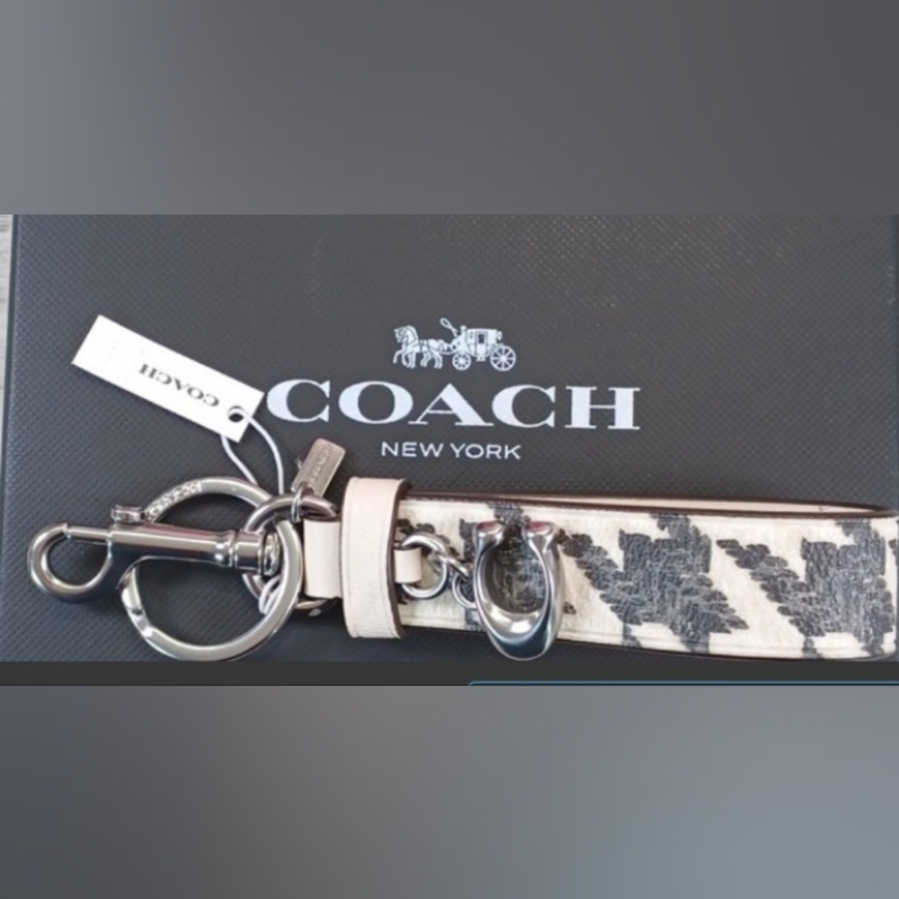 Coach Keyring Houndstooth NWT - Picture 3 of 9